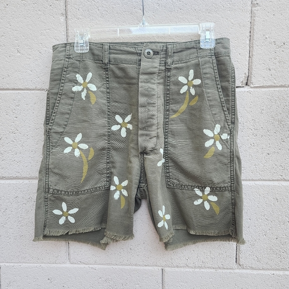 The GREAT. | The Vintage Army Shorts in Army Western Floral Stamp Size 26 - Picture 2 of 7